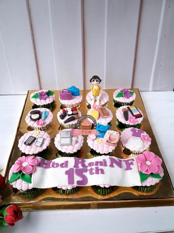 Cupcake Set 16 DKM Cakes