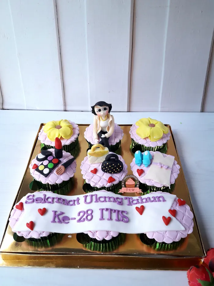 Cupcake Set 9 DKM Cakes