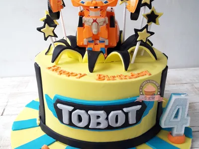 Custom Cake Fondant DKM Cakes