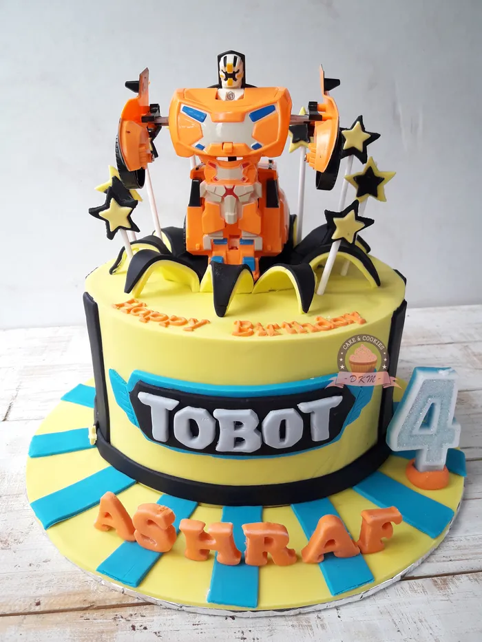 Custom Cake Fondant DKM Cakes
